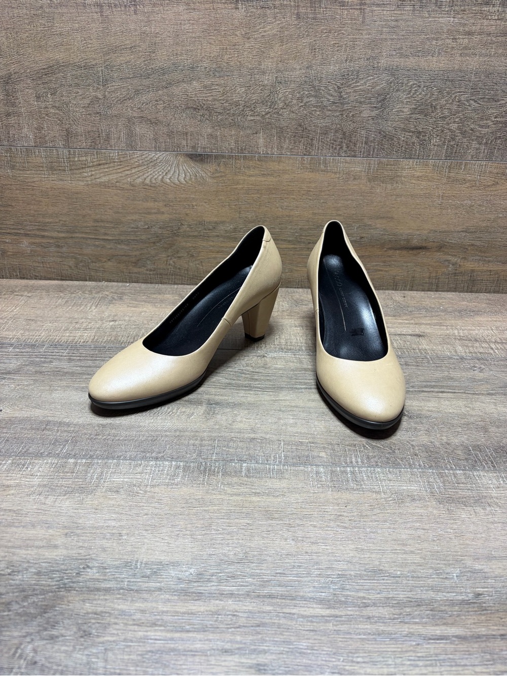 Ecco Beige Round-Toe Mid Heel Pumps